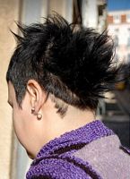cieniowane fryzury krótkie - uczesanie damskie z włosów krótkich cieniowanych zdjęcie numer 179B